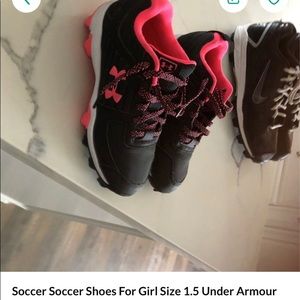 Soccer shoes